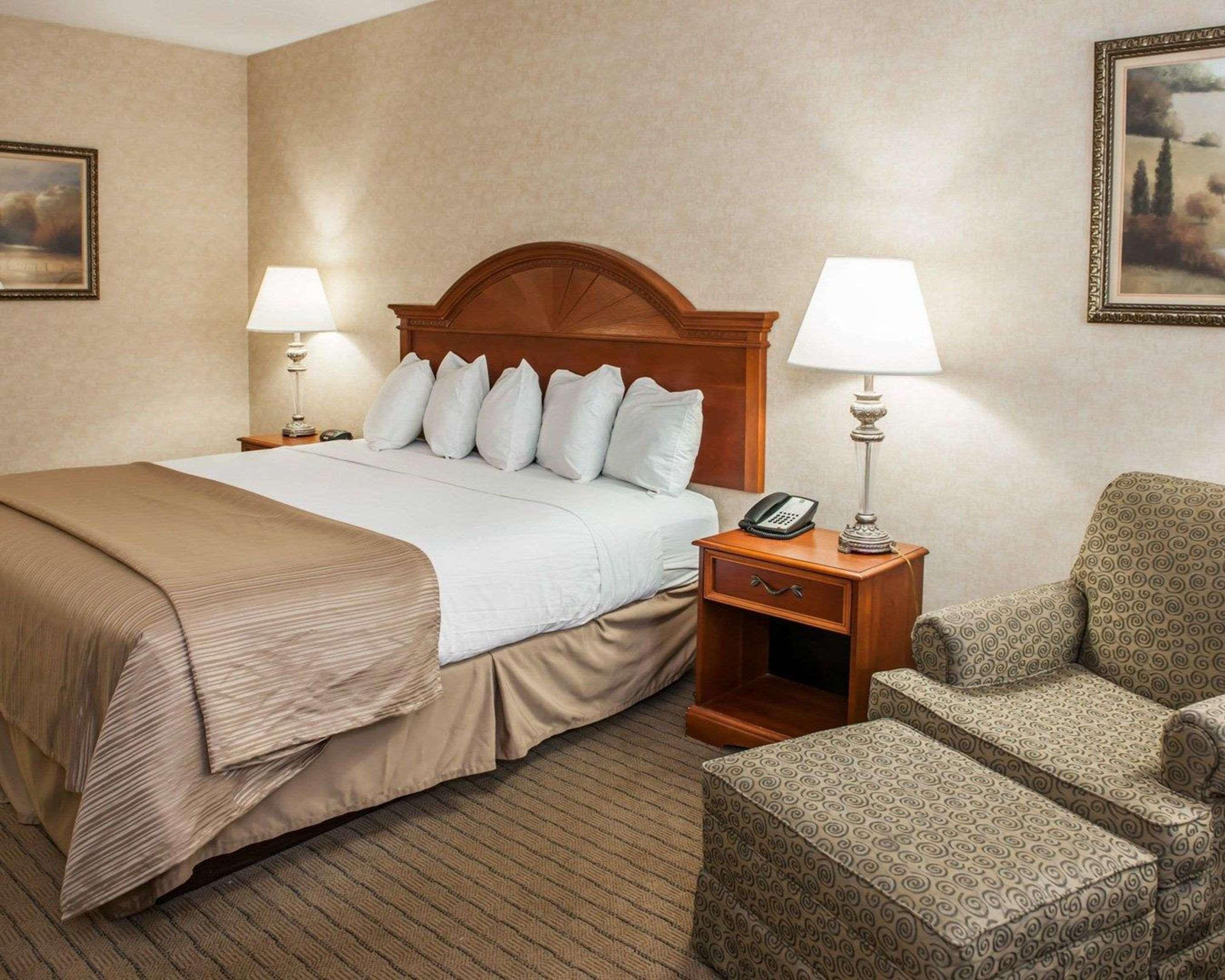 Quality Inn Castleton Eksteriør billede