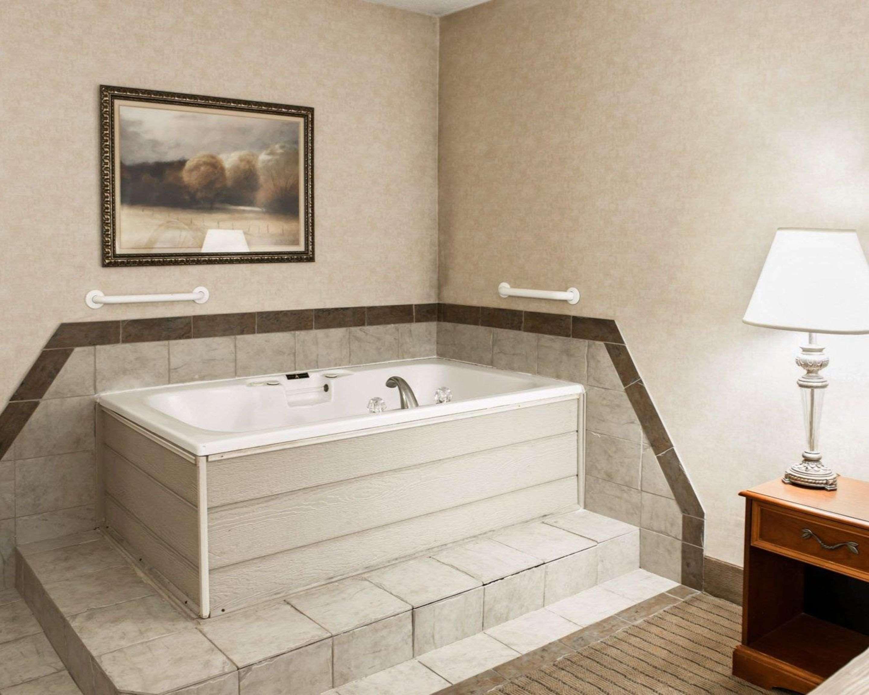 Quality Inn Castleton Eksteriør billede