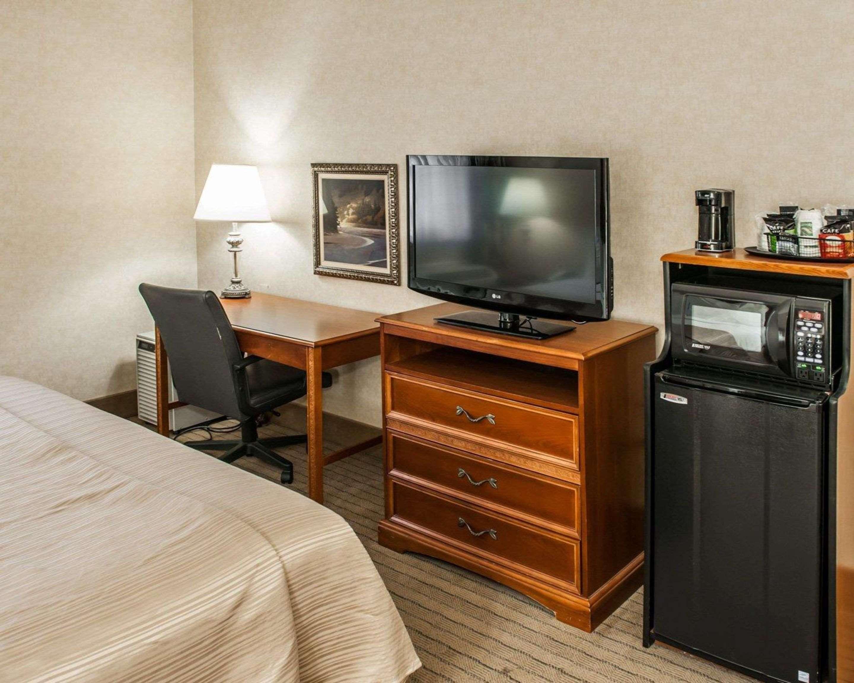 Quality Inn Castleton Eksteriør billede