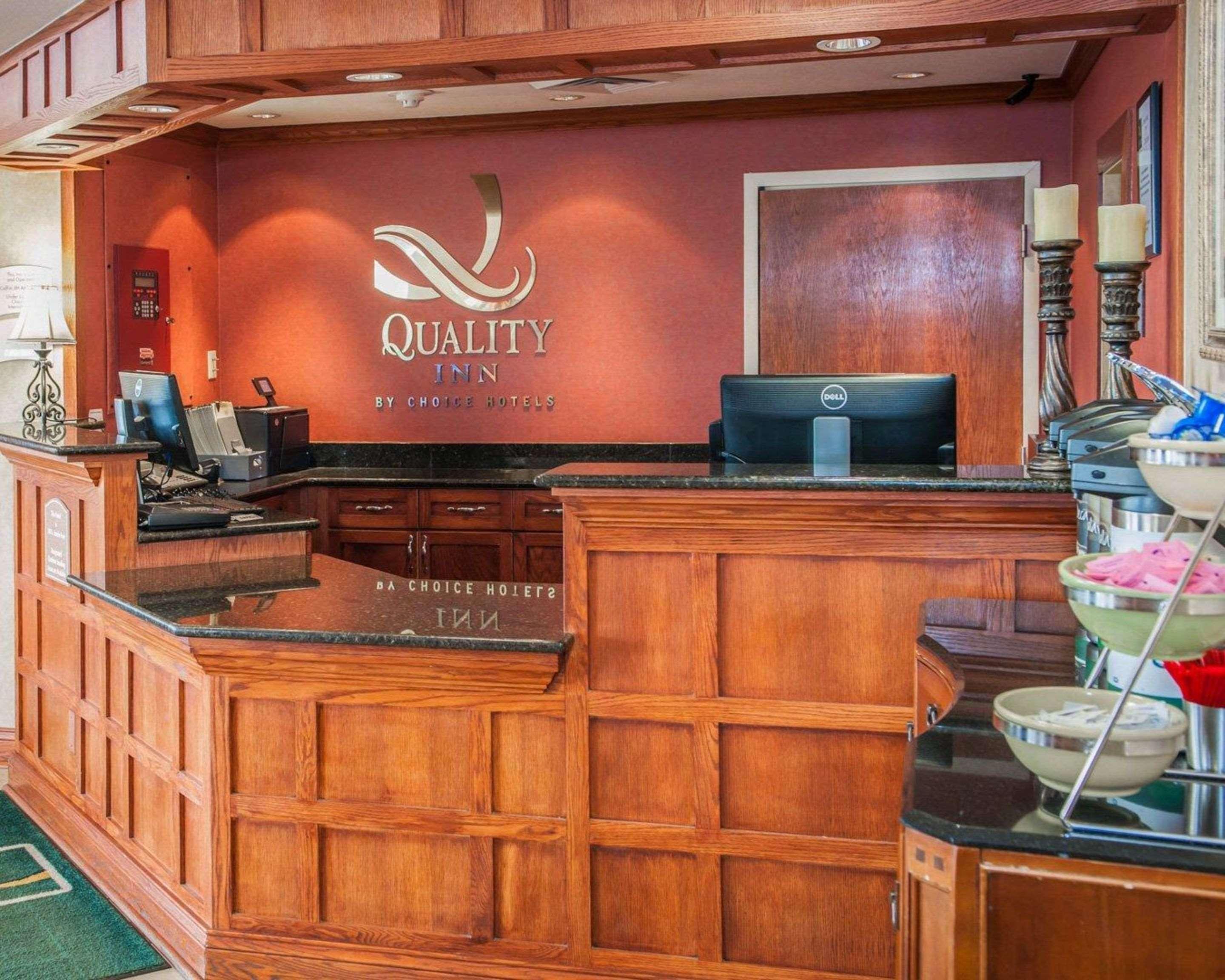 Quality Inn Castleton Eksteriør billede