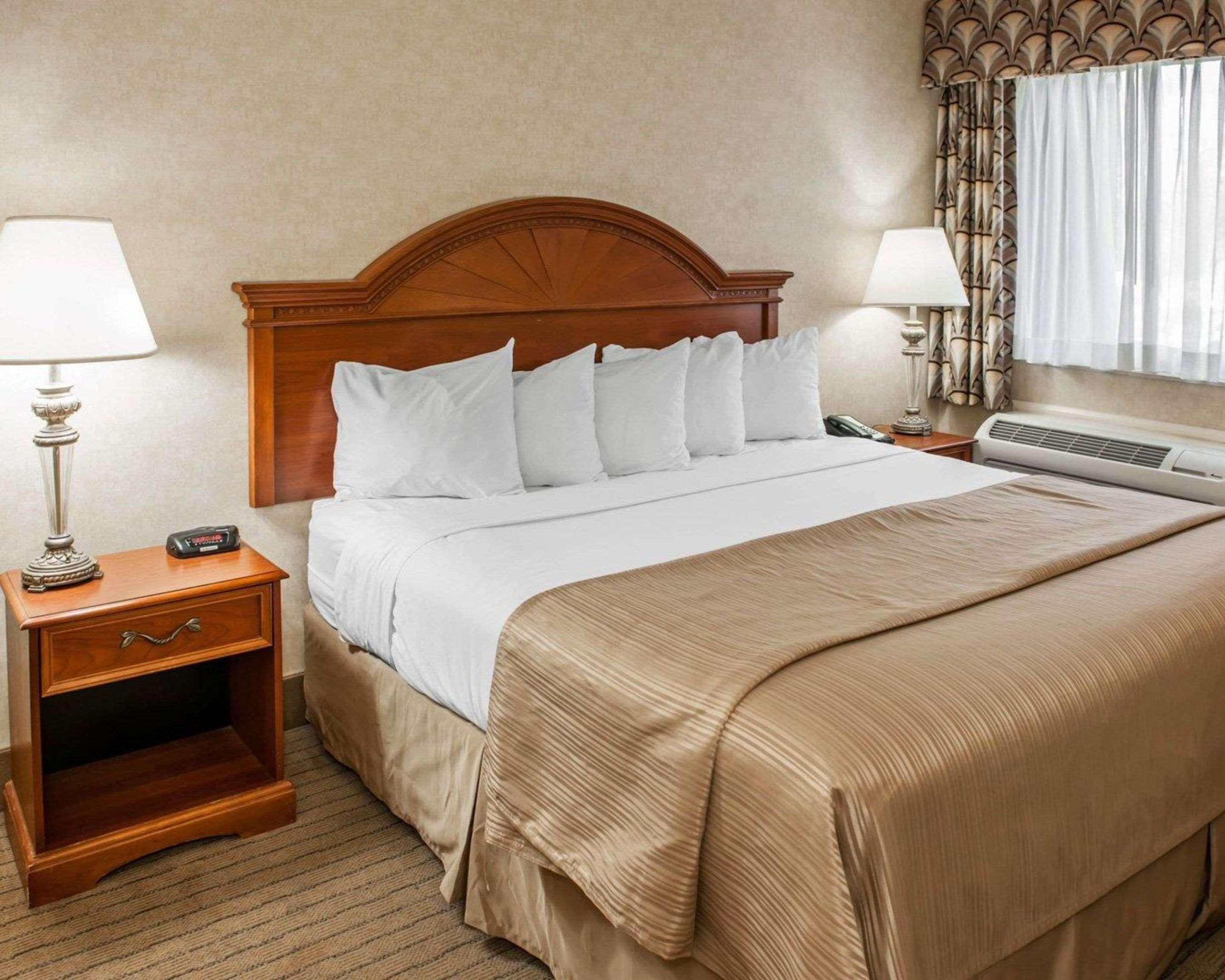 Quality Inn Castleton Eksteriør billede