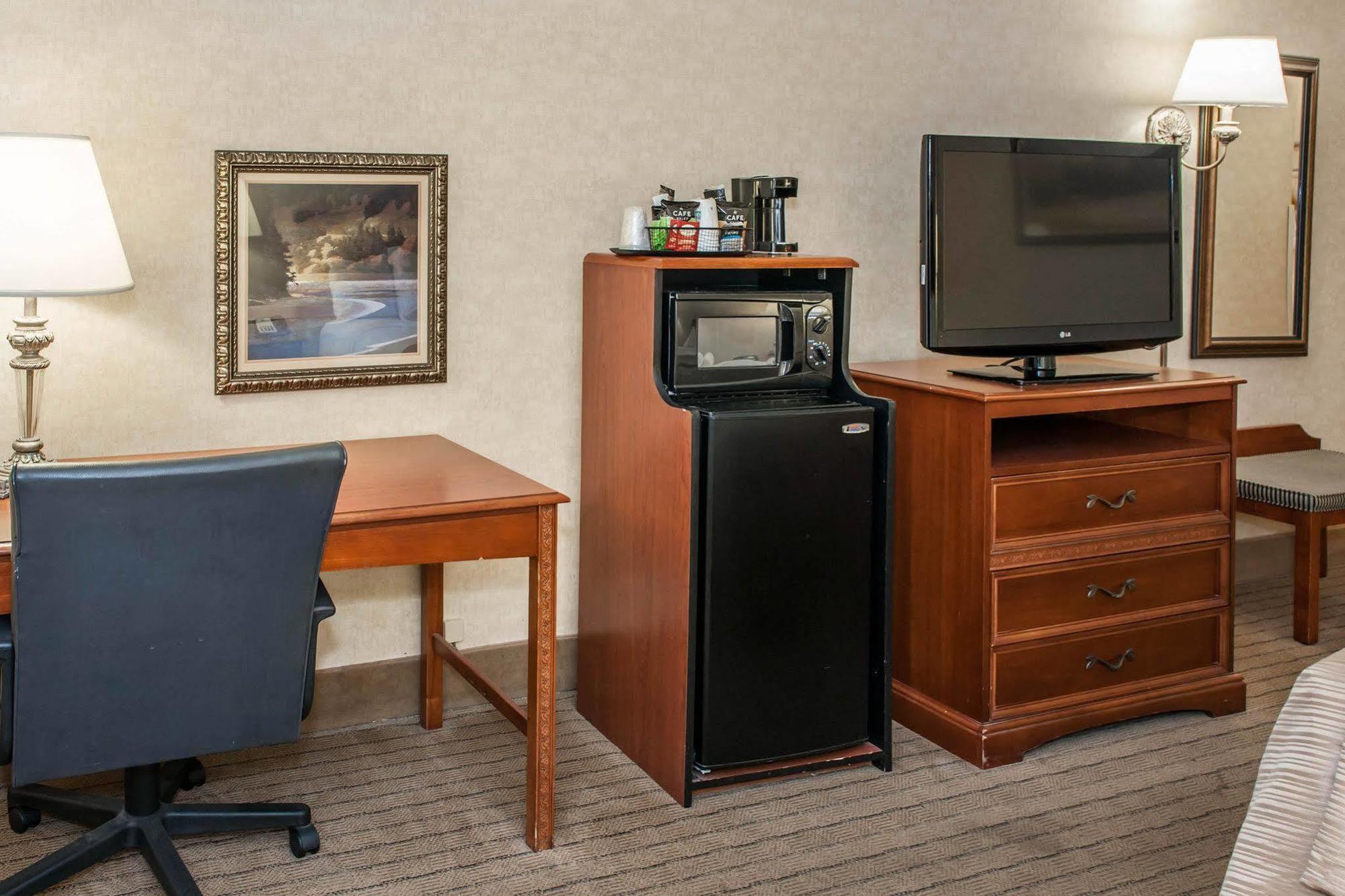 Quality Inn Castleton Eksteriør billede