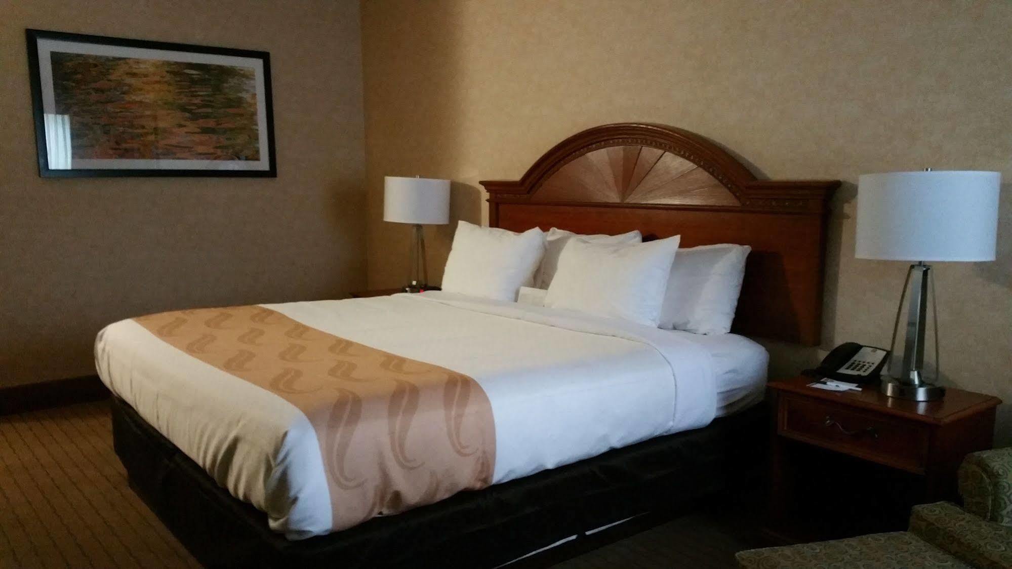 Quality Inn Castleton Eksteriør billede