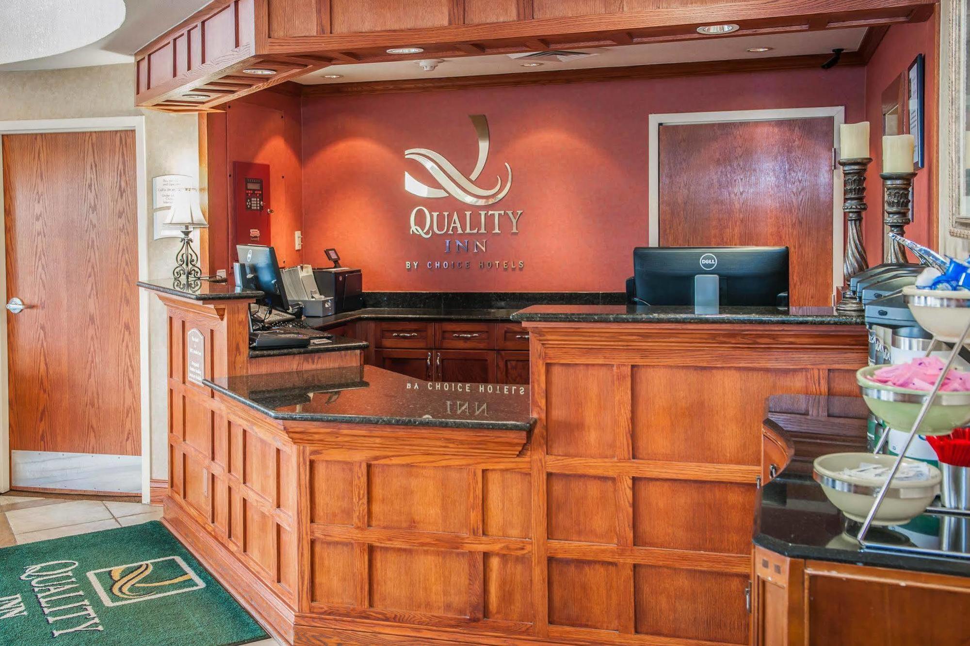 Quality Inn Castleton Eksteriør billede